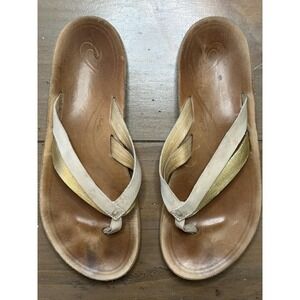 OluKai Kaekae Sandals Womens Size 9 Gold White Leather Thong Flip Flop Shoes
